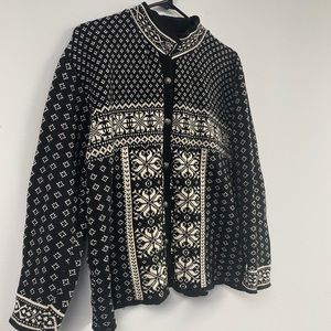 Misolli Unique Beautiful Detail Cardigan Sweater